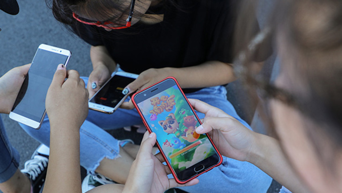 寒假“手游”課程表走紅網(wǎng)絡(luò) 小學(xué)生說(shuō)“吃雞”大人完全不懂